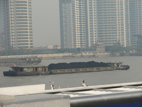 A tugboat hauling coal along the Bund in Shanghai<br />Photo: Photo: Randall Telfer